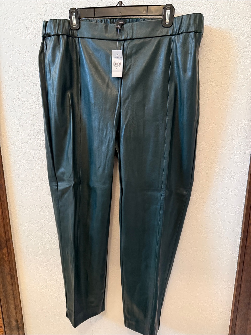 Ann Taylor Women’s Green Faux Leather Pull On Pants